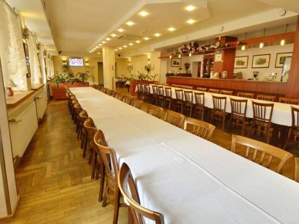 Ludowa Restauracja & Noclegi Kietrz Kültér fotó